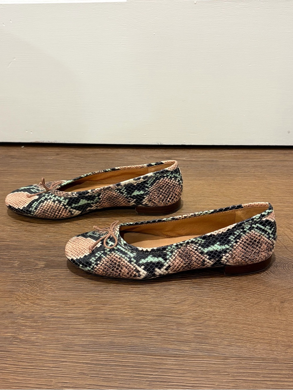 Madewell | Adelle Snakeskin Print Ballet Flats Womens Size 5.5 Beige Black bow - Picture 6 of 10